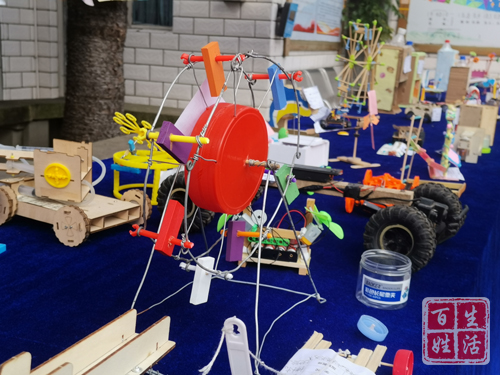 类作品和科创类作品。每一项作品都展现了课后延时服务取得的优秀成果。这次活动不仅展示了椑木镇中心学校在